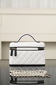 Chanel Vanity with Chain Lambskin & Gold-Tone Metal White & Black - 19.5x17x5cm - 2