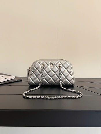 Chanel Clutch with Chain Grained Shiny Calfskin & Silver-Tone Metal Silvery AP5092 - 19.5x11.7x5.5cm