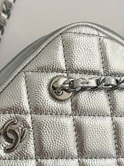 Chanel Clutch with Chain Grained Shiny Calfskin & Silver-Tone Metal Silvery AP5092 - 19.5x11.7x5.5cm - 2