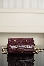 Chanel Clutch With Chain Crocodile Embossed Calfskin & Gold-Tone Metal Dark Burgundy - 18.5x11.5x11cm - 2