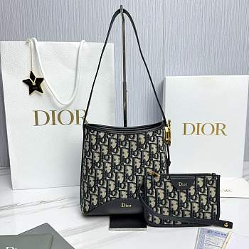 Small Dior Médaillon Bucket Bag Blue Dior Oblique Jacquard - 19x18x12.5cm