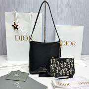 Small Dior Médaillon Bucket Bag Black Grained Calfskin - 19x18x12.5cm - 1