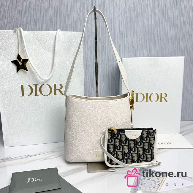 Small Dior Médaillon Bucket Bag White Grained Calfskin - 19x18x12.5cm - 1