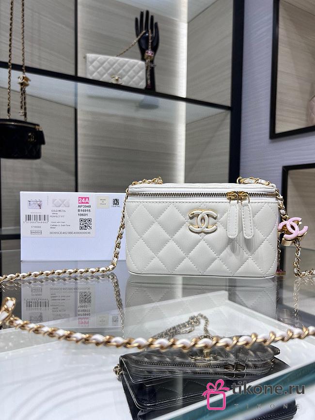 Chanel Small Vanity Case Lambskin Quilted With Chain White - 17x9.5x8cm - 1