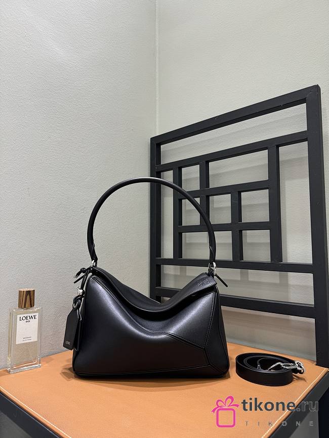 Loewe Medium Featherlight Puzzle Bag in Nappa Lambskin Black - 29x19.5x12cm - 1