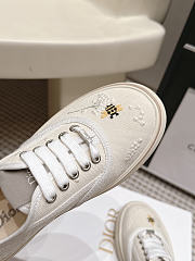 Dior Saltwind Sneaker Limited And Numbered Edition White Dior Flower Bee Embroidered Cotton Canvas - 5