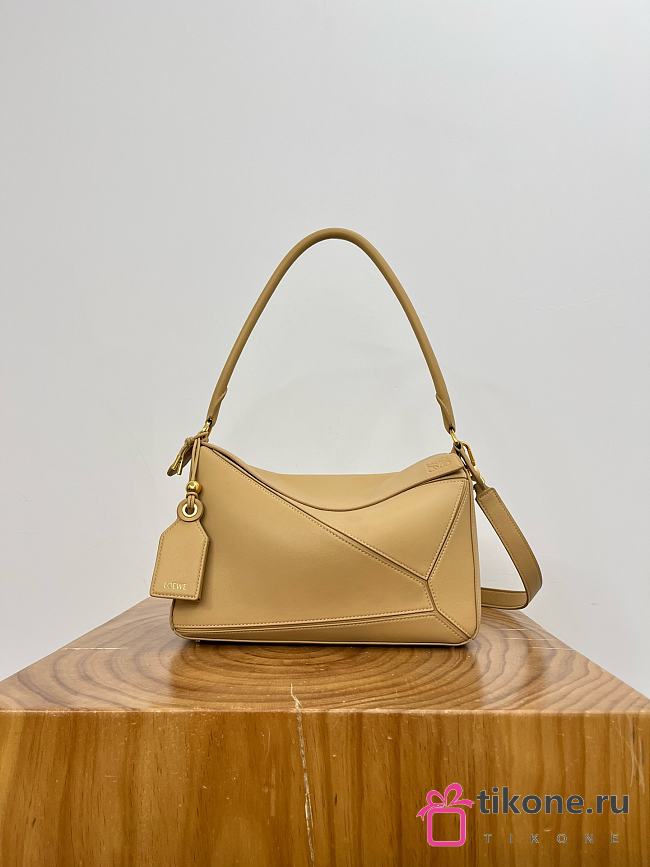 Loewe Medium Featherlight Puzzle Bag in Nappa Lambskin Silk Beige - 29x19.5x12cm - 1