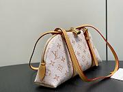 LV Squire East-West Monogram Dune M2A457 - 29x14x8cm - 2