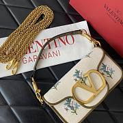 Valentino Garavani Locò Small Linen Shoulder Bag With Embroidery Neutrals - 20x11x5cm - 2