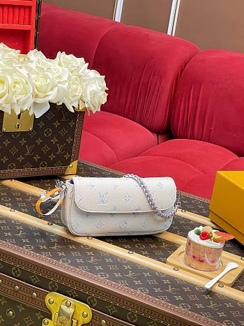 LV Wallet On Chain Ivy Monogram Empreinte Link Quartz M29770 - 23.5x12x4.3cm