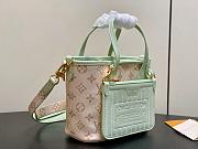 LV Neverfull Inside Out BB Monogram Dune/Minty M2A465 - 26.5x16.5x11cm - 5