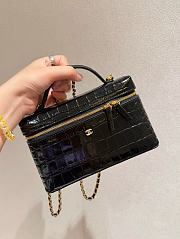 Chanel Vanity With Chain Crocodile Embossed Calfskin & Gold-Tone Metal Black - 19.5x17x5cm - 2