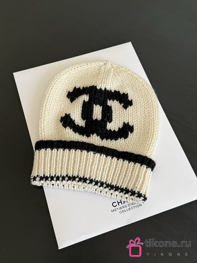 Chanel Cloche Beanie in White Cashmere - 1