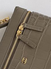 Chanel Vanity With Chain Crocodile Embossed Calfskin & Gold-Tone Metal Gray - 19.5x17x5cm - 5