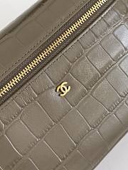 Chanel Vanity With Chain Crocodile Embossed Calfskin & Gold-Tone Metal Gray - 19.5x17x5cm - 4