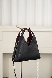 Chanel Small Shopping Bag Calfskin & Gold-Tone Metal Black AS6392 - 23x23x7cm - 2