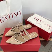 VLTN Rockstud Patent-Leather Mule Poudre - 2