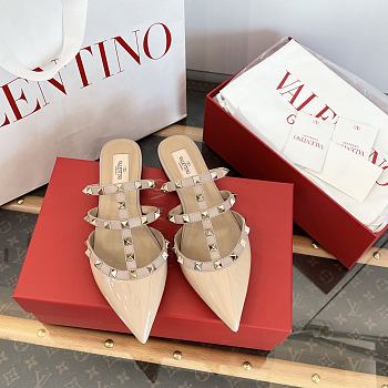 VLTN Rockstud Patent-Leather Mule Poudre