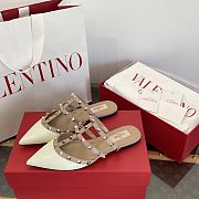 VLTN Rockstud Patent-Leather Mule White/Poudre - 6