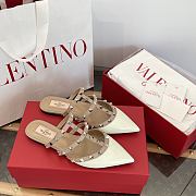 VLTN Rockstud Patent-Leather Mule White/Poudre - 5