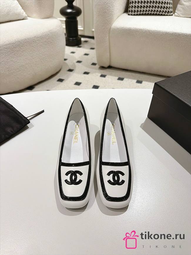 Chanel Pumps Lambskin & Patent Calfskin White & Black G47520 - 1