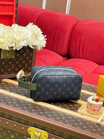 LV Locker Dopp Kit Monogram Eclipse Canvas  Khaki Green M28840 - 23x13x12cm