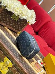LV Locker Dopp Kit Monogram Eclipse Canvas  Khaki Green M28840 - 23x13x12cm - 3