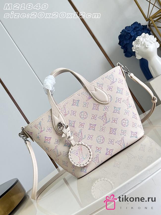 LV Bella Perforated Mahina Link Quartz M29900 - 20x20x12.5cm - 1
