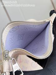 LV Bella Perforated Mahina Link Quartz M29900 - 20x20x12.5cm - 6