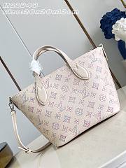 LV Bella Perforated Mahina Link Quartz M29900 - 20x20x12.5cm - 2