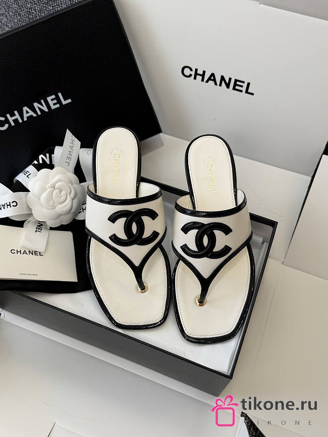 Chanel Thongs Lambskin & Patent Calfskin White & Black G47522 - 1
