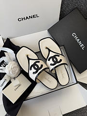 Chanel Thongs Lambskin & Patent Calfskin White & Black G47522 - 5