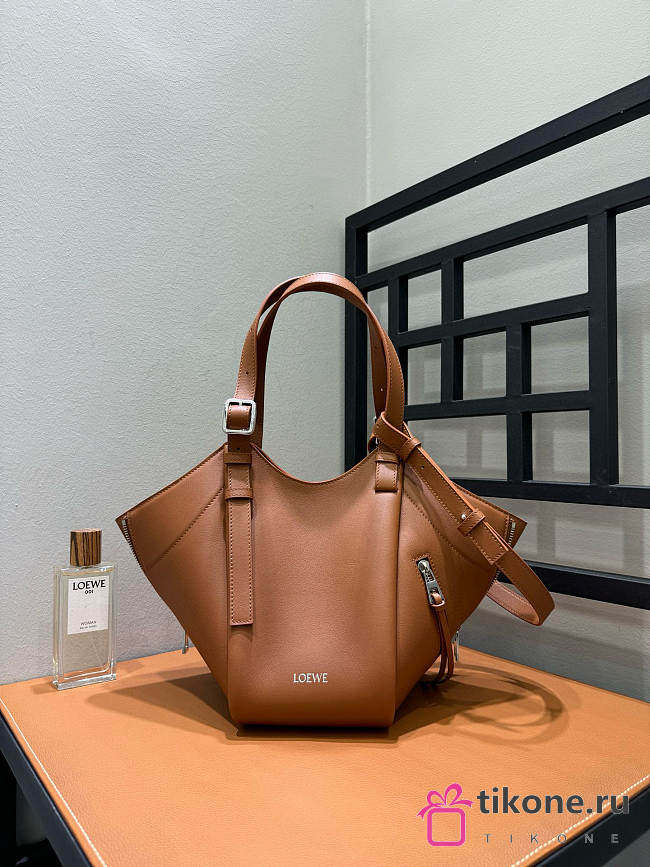 Loewe Hammock Flip Bag In Classic Calfskin Squirrel - 22.5x21x15cm - 1