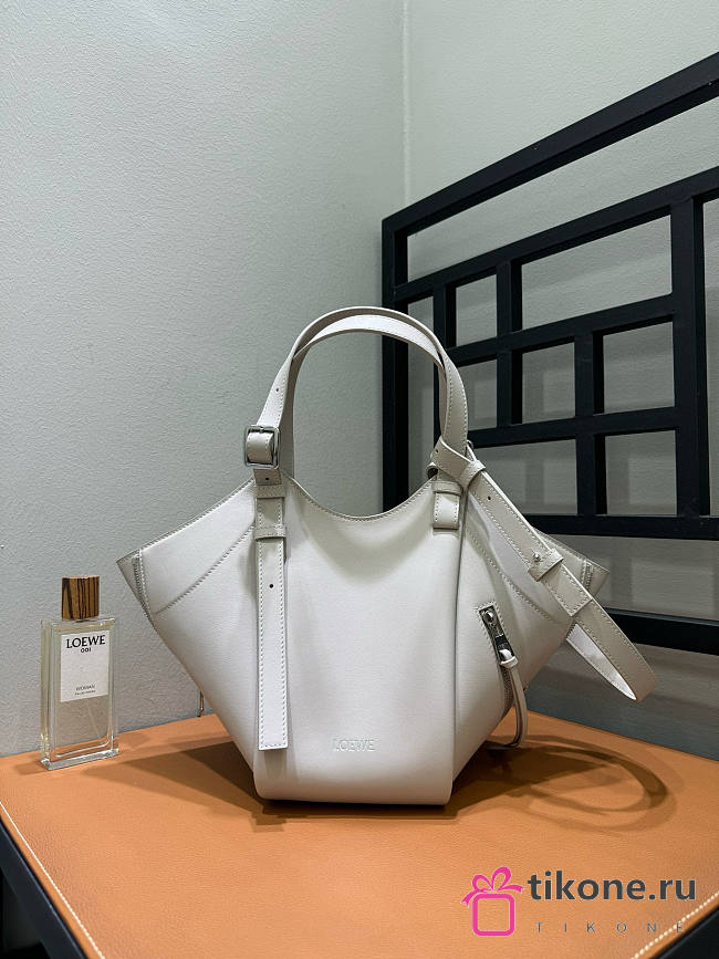 Loewe Hammock Flip Bag In Classic Calfskin Light Ghost - 22.5x21x15cm - 1