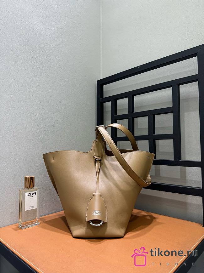 Loewe Medium Bilbao Bucket In Smooth Calfskin Mocha - 26x25x13cm - 1
