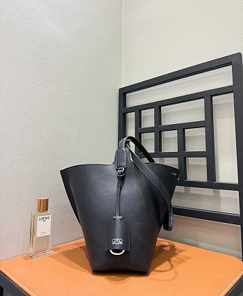 Loewe Medium Bilbao Bucket In Smooth Calfskin Black - 26x25x13cm