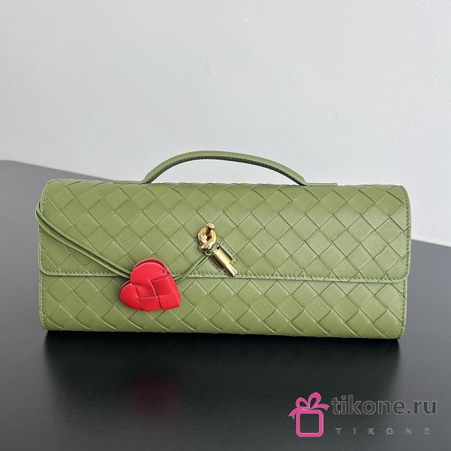 Bottega Veneta Andiamo Clutch in Matcha/Lipstick - 31x13x3cm - 1