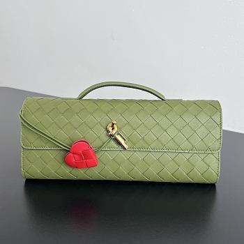 Bottega Veneta Andiamo Clutch in Matcha/Lipstick - 31x13x3cm