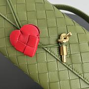 Bottega Veneta Andiamo Clutch in Matcha/Lipstick - 31x13x3cm - 6