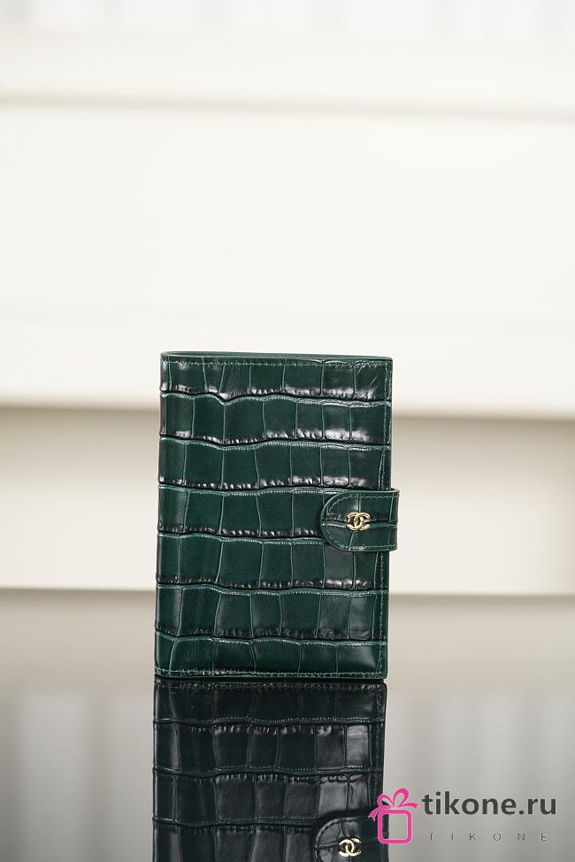 Chanel Passport Holder Crocodile Embossed Calfskin & Gold-Tone Metal Green AP5193 - 14.2x10.5x1.5cm - 1