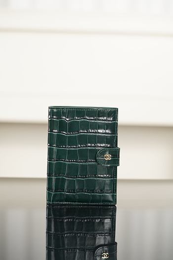 Chanel Passport Holder Crocodile Embossed Calfskin & Gold-Tone Metal Green AP5193 - 14.2x10.5x1.5cm