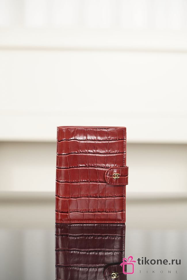 Chanel Passport Holder Crocodile Embossed Calfskin & Gold-Tone Metal Red AP5193 - 14.2x10.5x1.5cm - 1