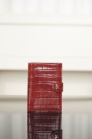 Chanel Passport Holder Crocodile Embossed Calfskin & Gold-Tone Metal Red AP5193 - 14.2x10.5x1.5cm - 1