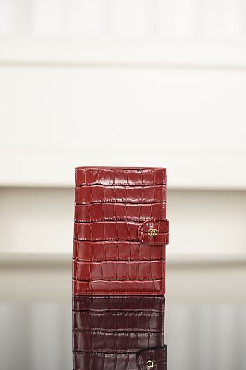 Chanel Passport Holder Crocodile Embossed Calfskin & Gold-Tone Metal Red AP5193 - 14.2x10.5x1.5cm