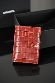 Chanel Passport Holder Crocodile Embossed Calfskin & Gold-Tone Metal Red AP5193 - 14.2x10.5x1.5cm - 4