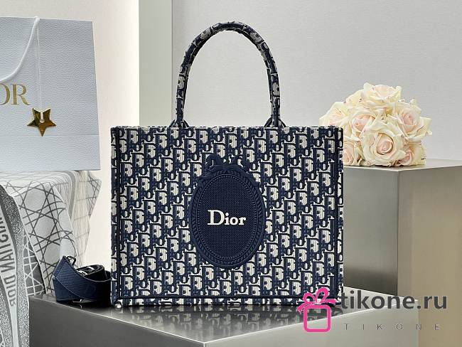 Medium Dior Book Tote with Strap Blue Dior Oblique Jacquard and Embroidered Dior Médaillon - 36x27.5x16.5cm - 1