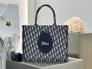 Medium Dior Book Tote with Strap Blue Dior Oblique Jacquard and Embroidered Dior Médaillon - 36x27.5x16.5cm