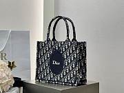 Small Dior Book Tote with Strap Blue Dior Oblique Jacquard and Embroidered Dior Médaillon - 26.5x22x14cm - 4