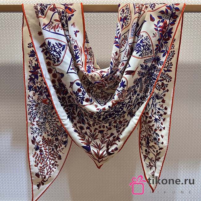 Hermes Plantes Officinales Triangle Cashmere and Silk Naturel/Encre/Orange - 208x99cm - 1