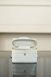Chanel Vanity With Chain Crocodile Embossed Calfskin & Gold-Tone Metal Mint Green - 11x8.5x4cm - 5